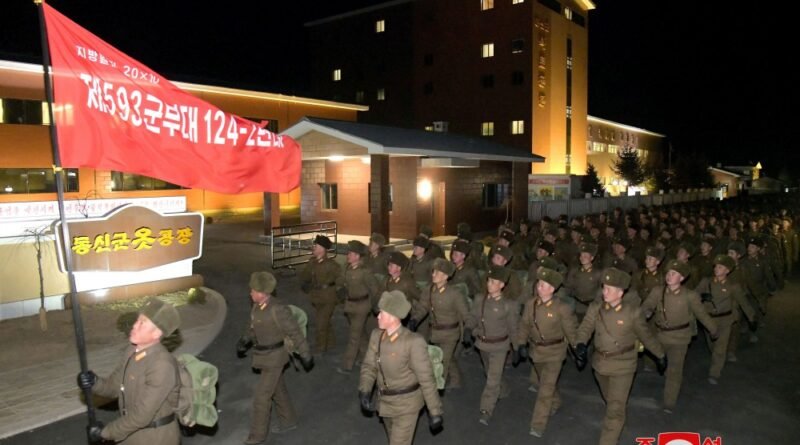 Militares encarregados da execução da 'Política 20×10' partem para apoiar o desenvolvimento local da Coreia do Norte