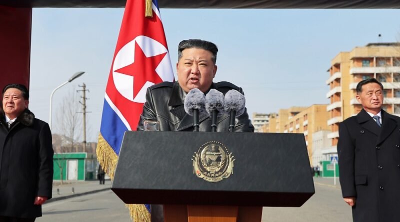 Discurso de Kim Jong Un no início da construção do Hospital e do Complexo de Serviços de Kangdong