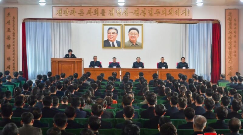 Seminário de ciências sociais para assimilar as façanhas de Kim Jong Un